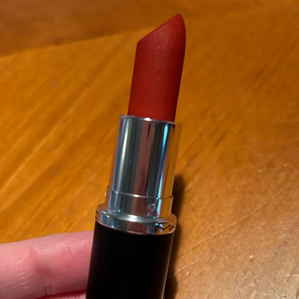 MAC Macximal Matte Lipstick Overstatement